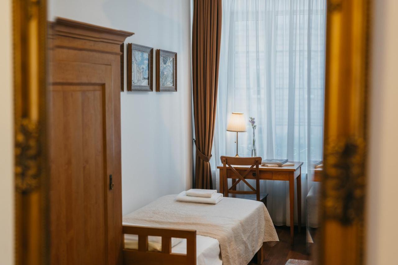 Cathedral Old Town Suites Вильнюс Экстерьер фото