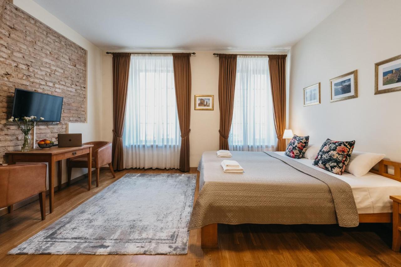 Cathedral Old Town Suites Вильнюс Номер фото