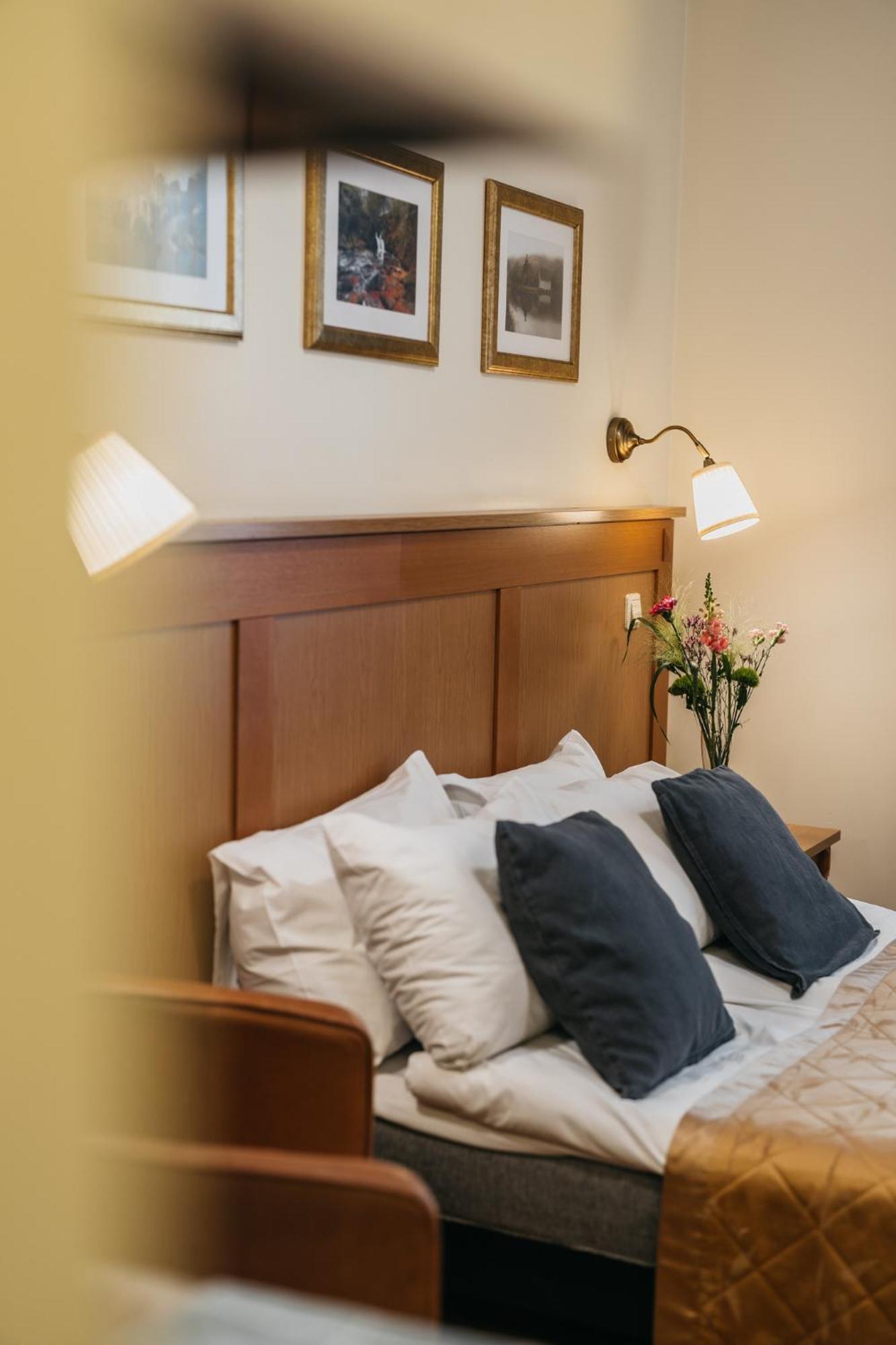 Cathedral Old Town Suites Вильнюс Экстерьер фото