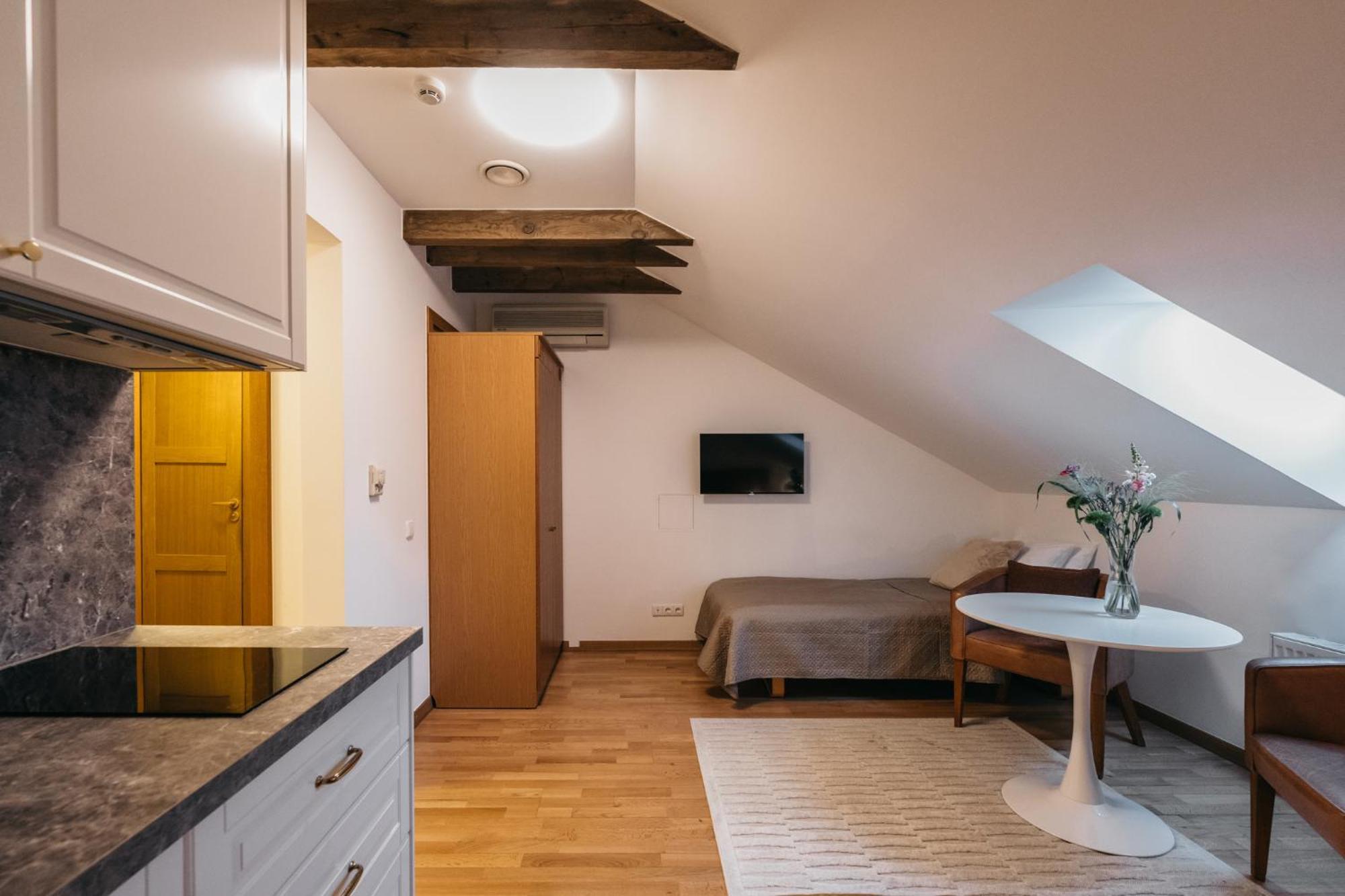 Cathedral Old Town Suites Вильнюс Экстерьер фото