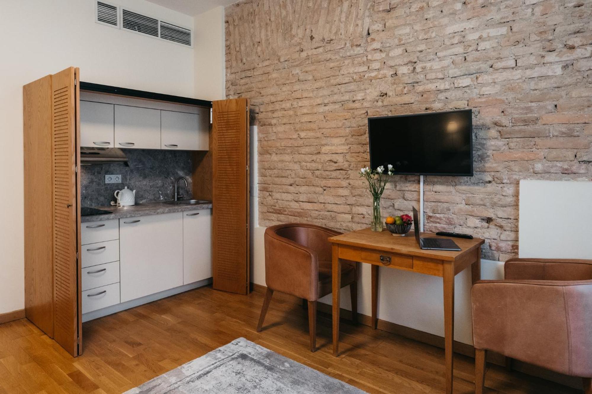 Cathedral Old Town Suites Вильнюс Номер фото